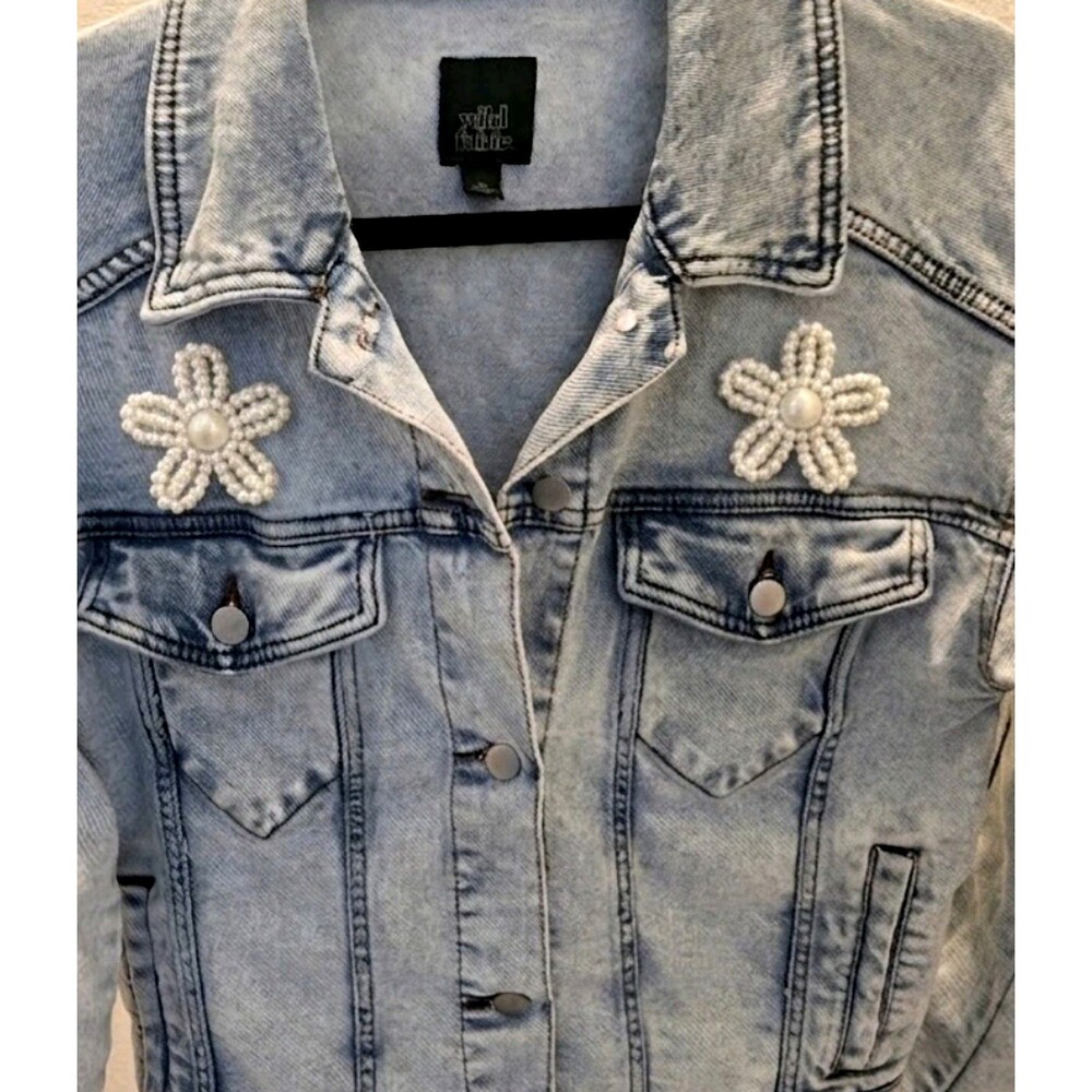 Wild Fable Beaded Pearl Flowers Jean Jacket Blue Acid Wash Trucker S-XS Womens - Picture 2 of 9
